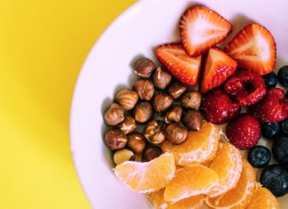 Top 5 Antioxidant Rich Berries and Top 5 Antioxidant Rich Nuts